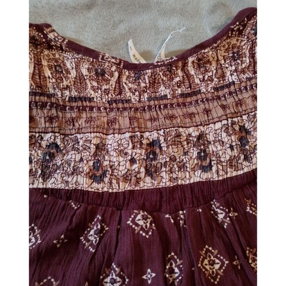 Live 4 Truth Blouse Sleeveless Maroon with Geometric Pattern Crochet Details - Picture 4 of 10